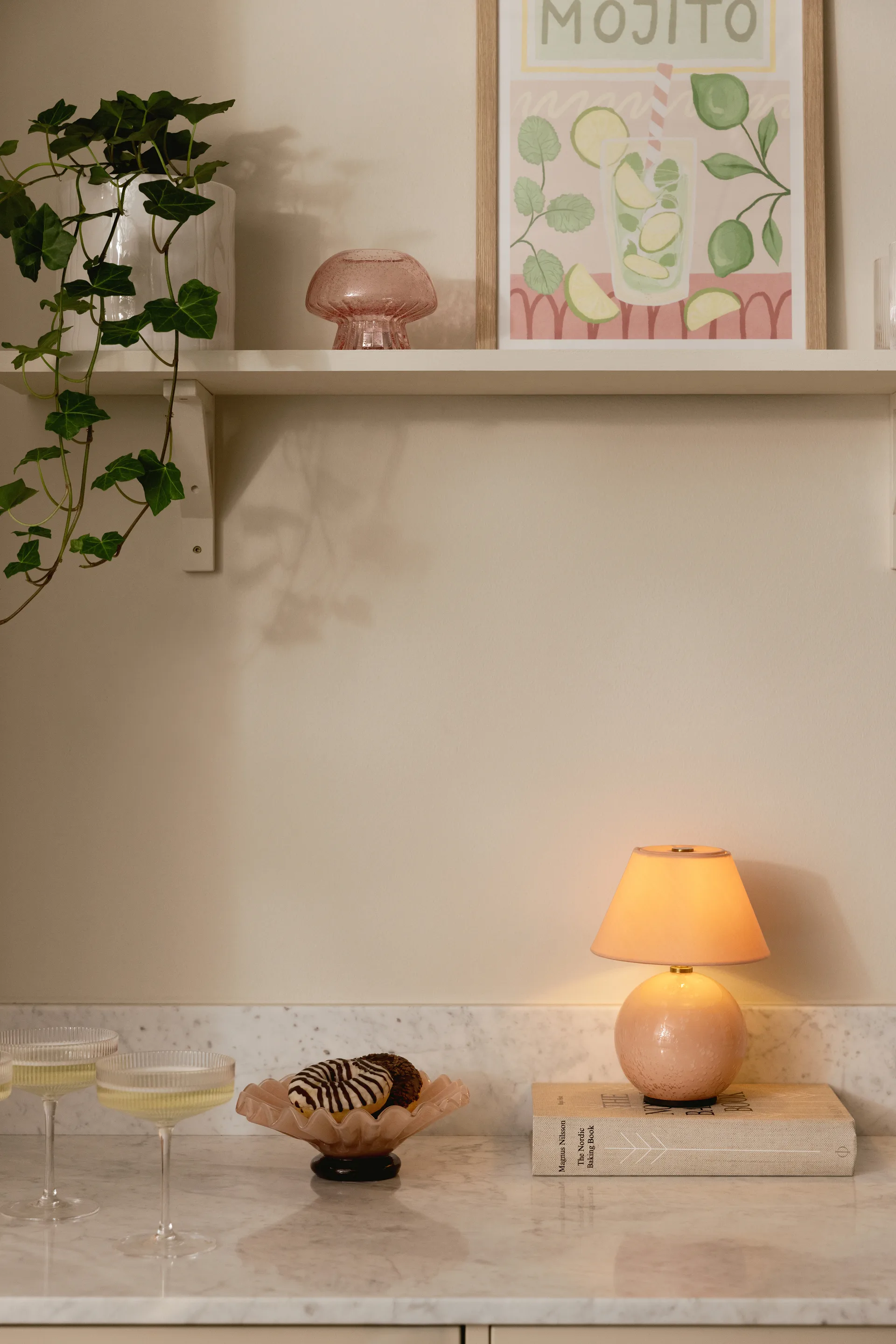 Iris 16 kannettava pöytävalaisin, Blush Globen Lighting