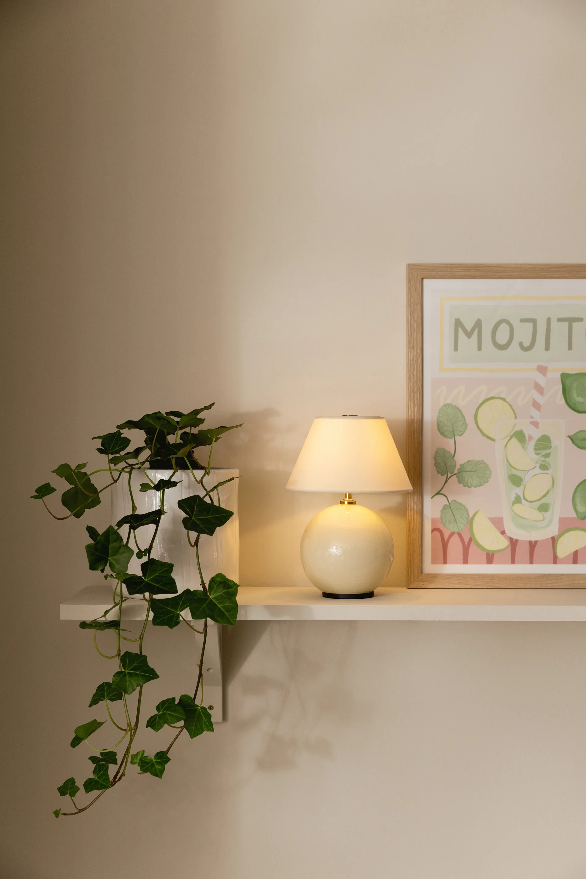 Iris 16 kannettava pöytävalaisin, Kreemi. Globen Lighting