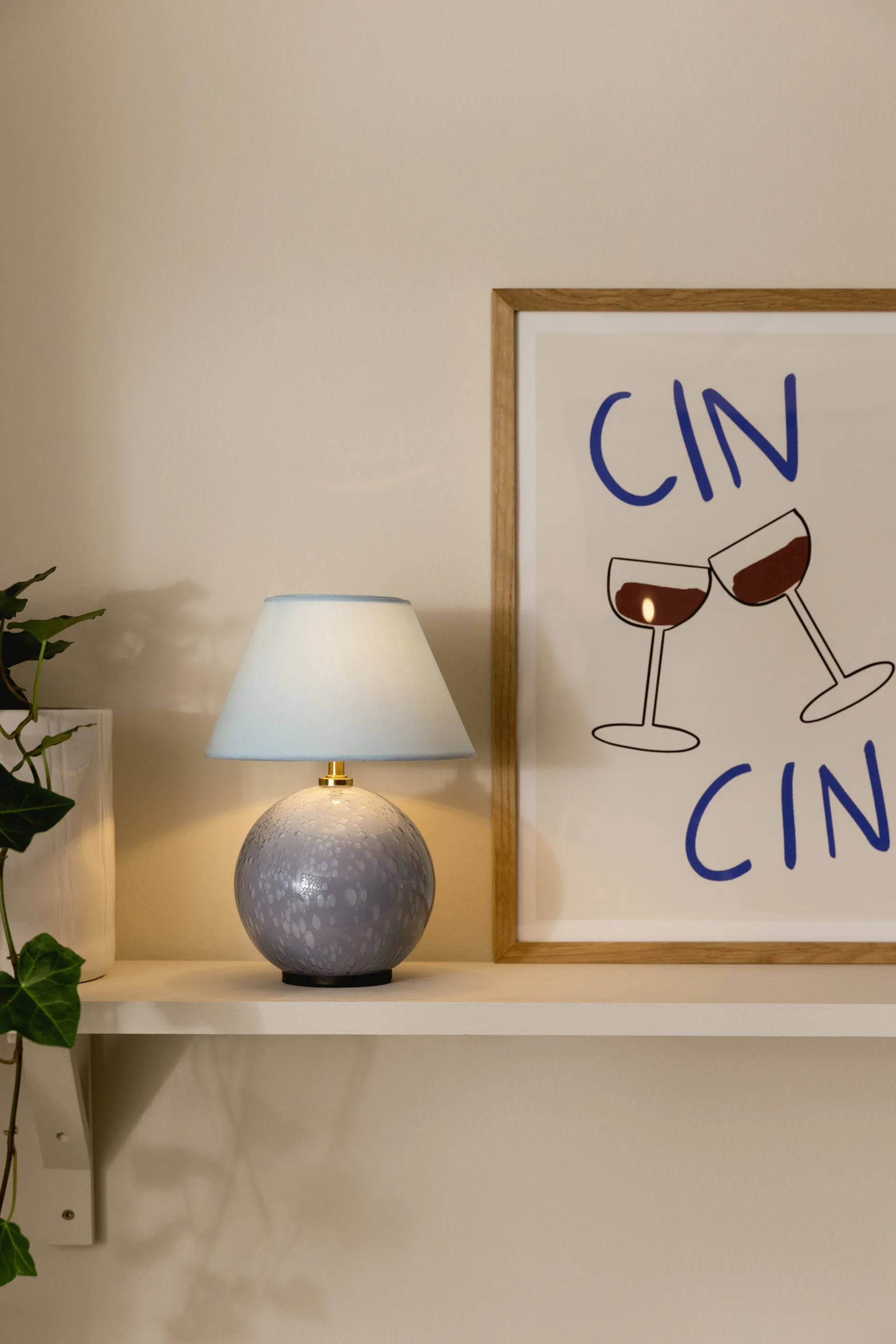 Iris 16 kannettava pöytävalaisin, Savunsininen Globen Lighting