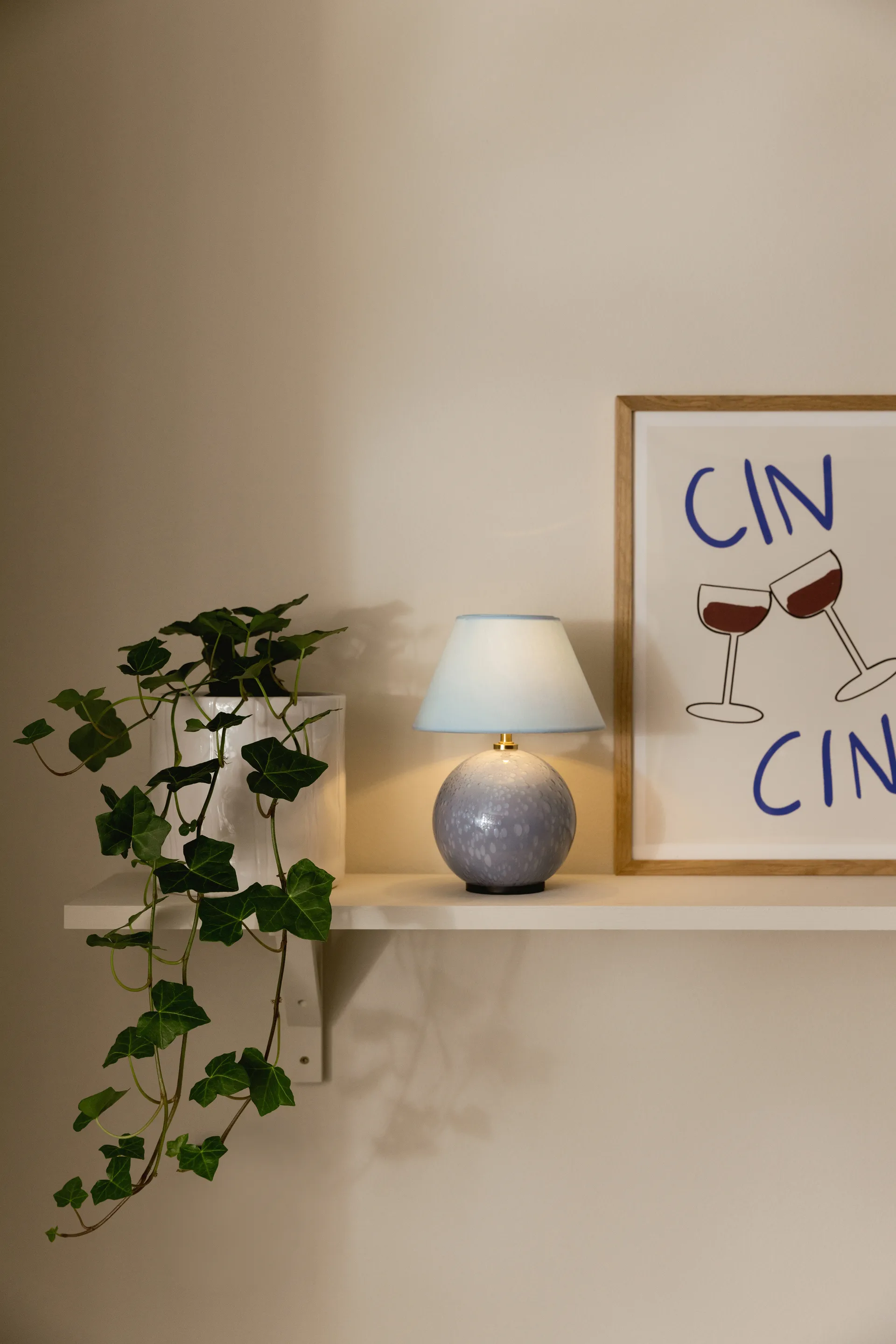 Iris 16 kannettava pöytävalaisin, Savunsininen Globen Lighting