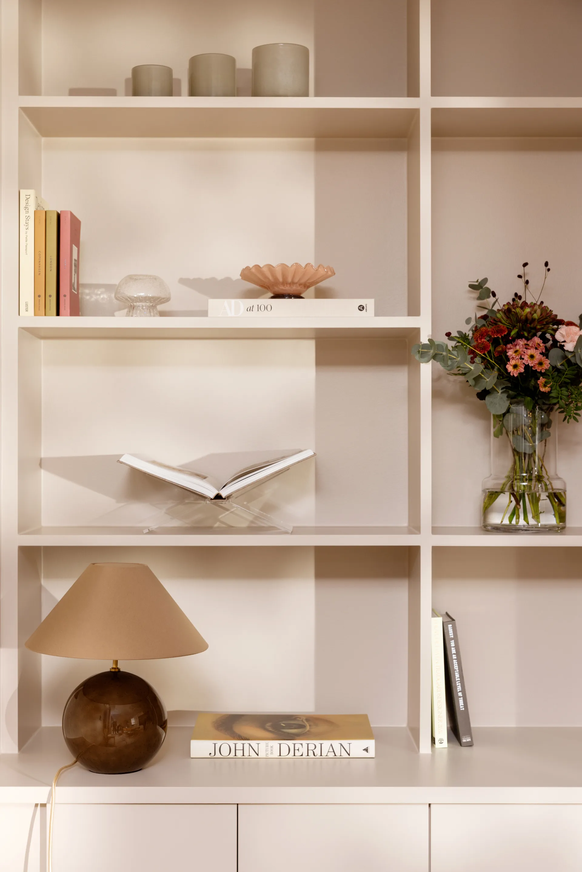 Iris 35 -pöytävalaisin 39 cm, Mocha. Globen Lighting