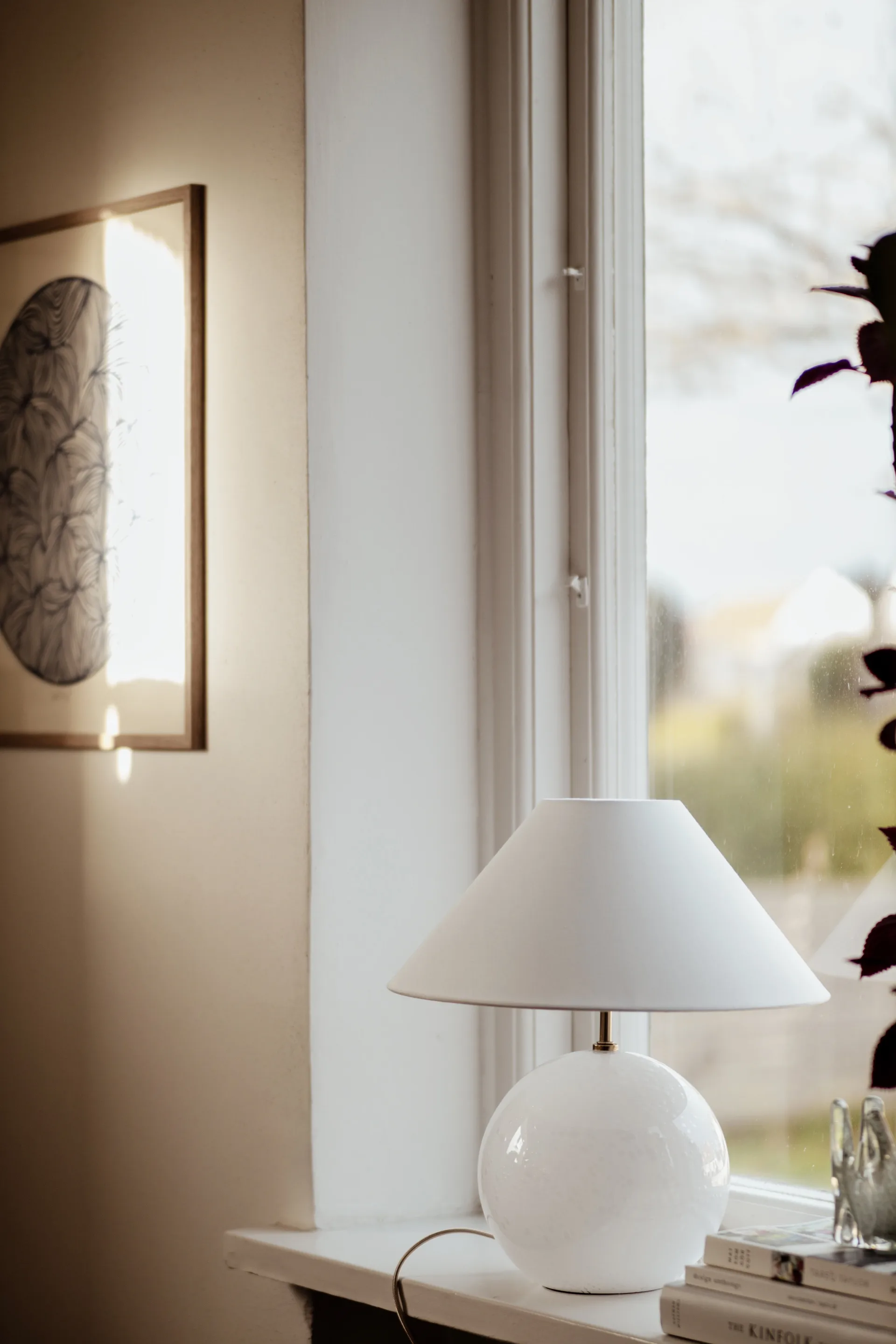 Iris 35 -pöytävalaisin 39 cm, Valkoinen Globen Lighting