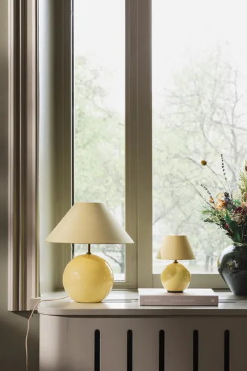 Iris 35 -pöytävalaisin 39 cm - Voinkeltainen - Globen Lighting