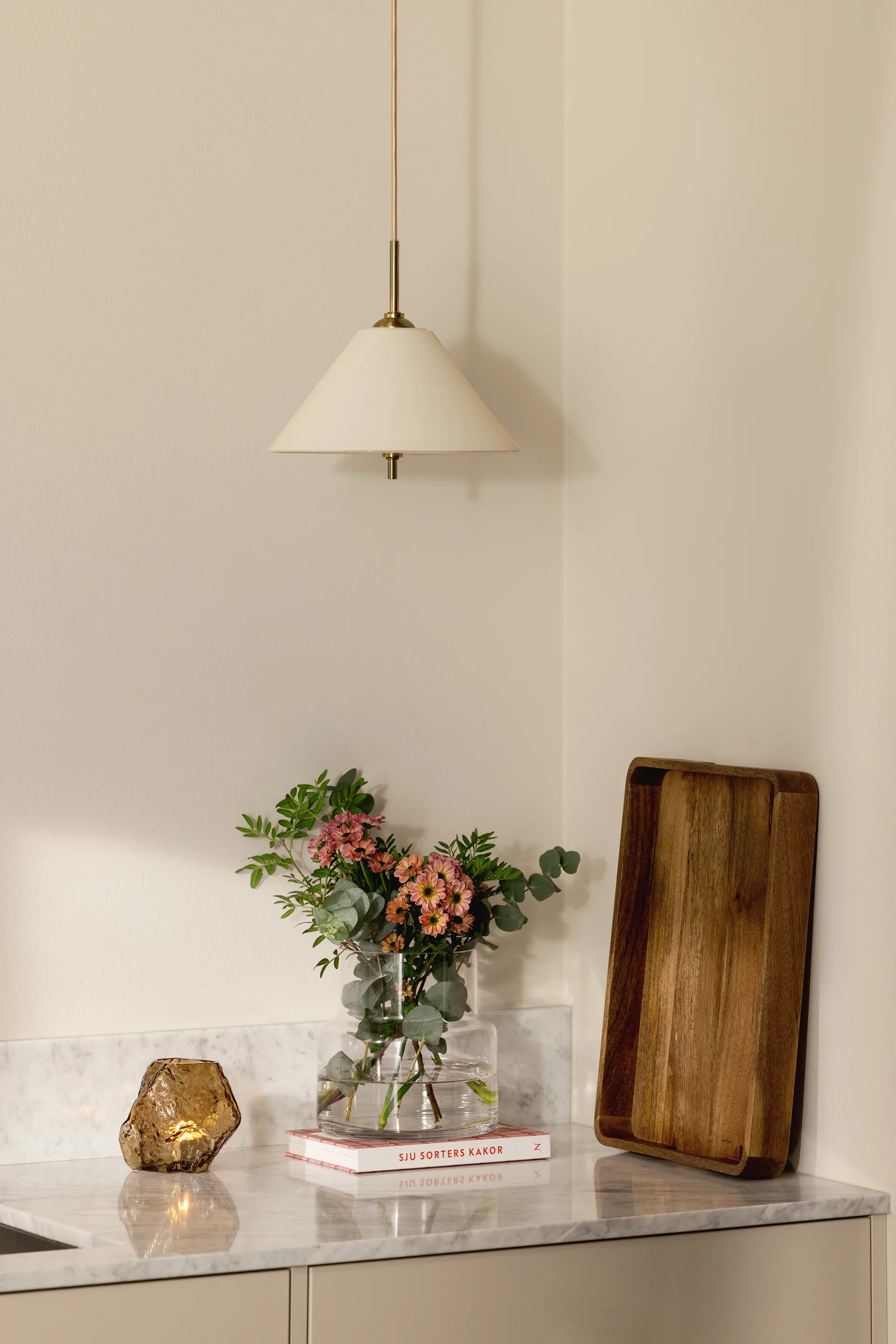 Iris riippuvalaisin 25, Kreemi Globen Lighting