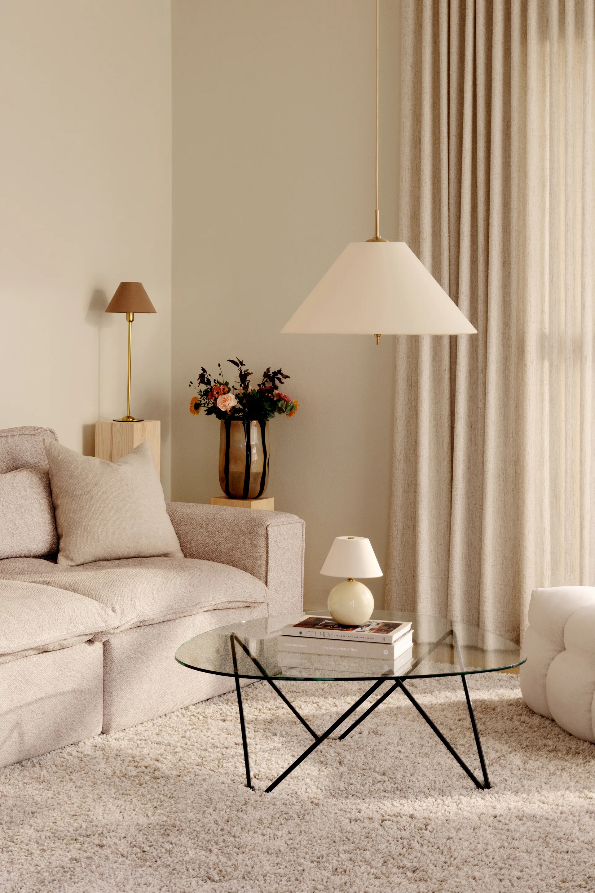 Iris-riippuvalaisin 50, Kreemi. Globen Lighting