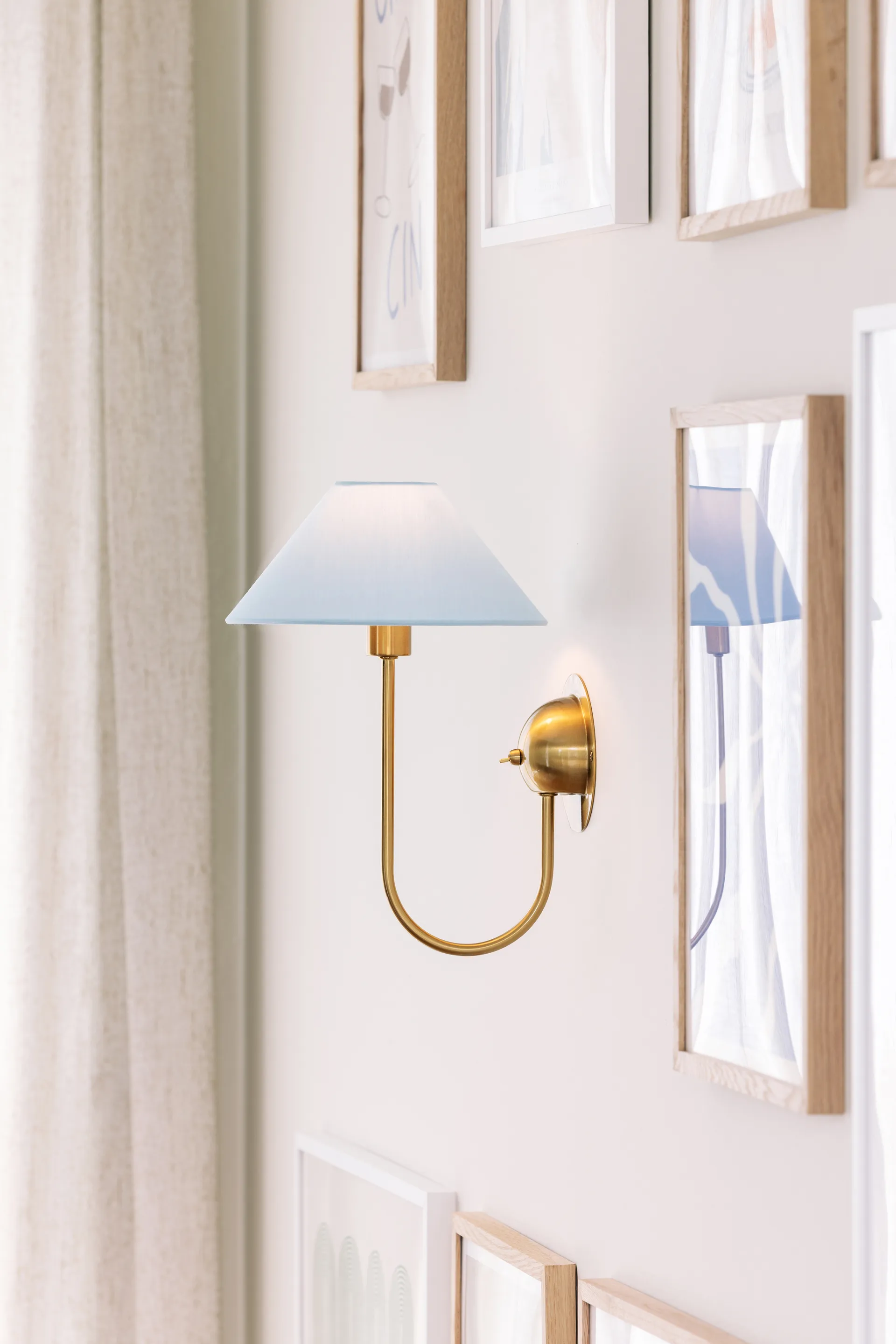 Iris seinävalaisin, Taivaansininen Globen Lighting