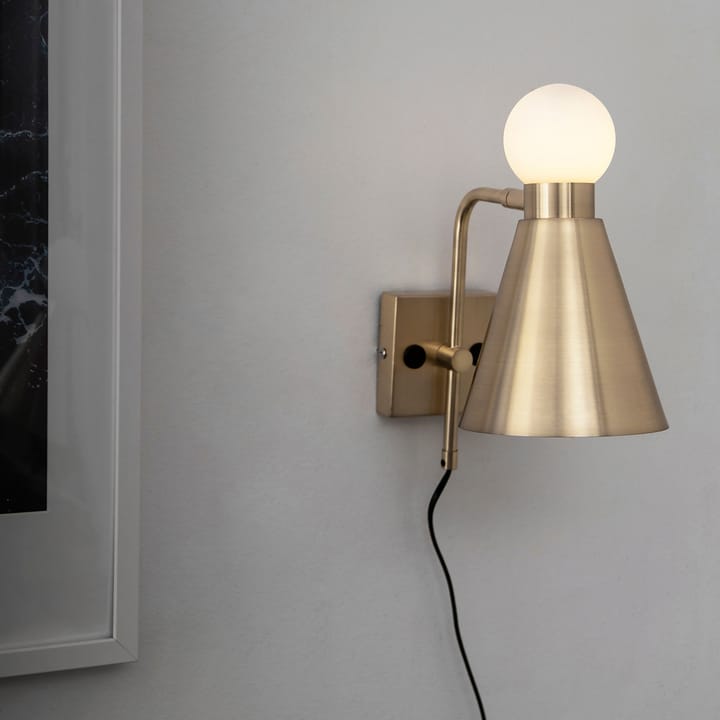 Ludo seinävalaisin, Harjattu messinki Globen Lighting
