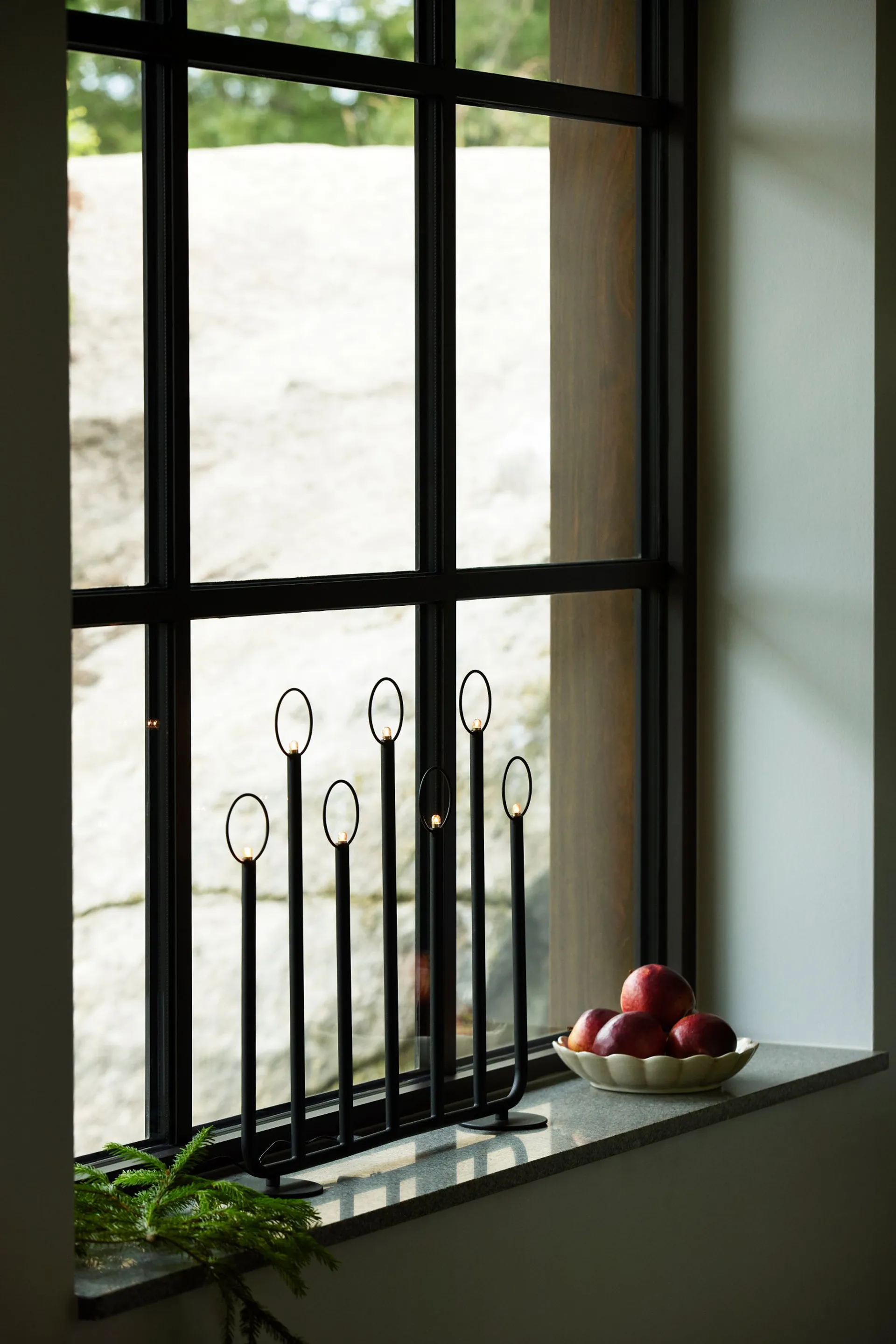 Natale 7 -adventtikynttelikkö, Musta Globen Lighting