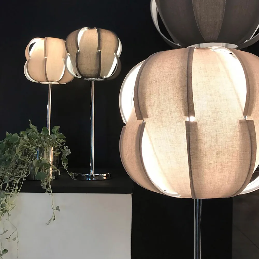 Pavot 25 -pöytävalaisin, Beige, kromirunko Globen Lighting