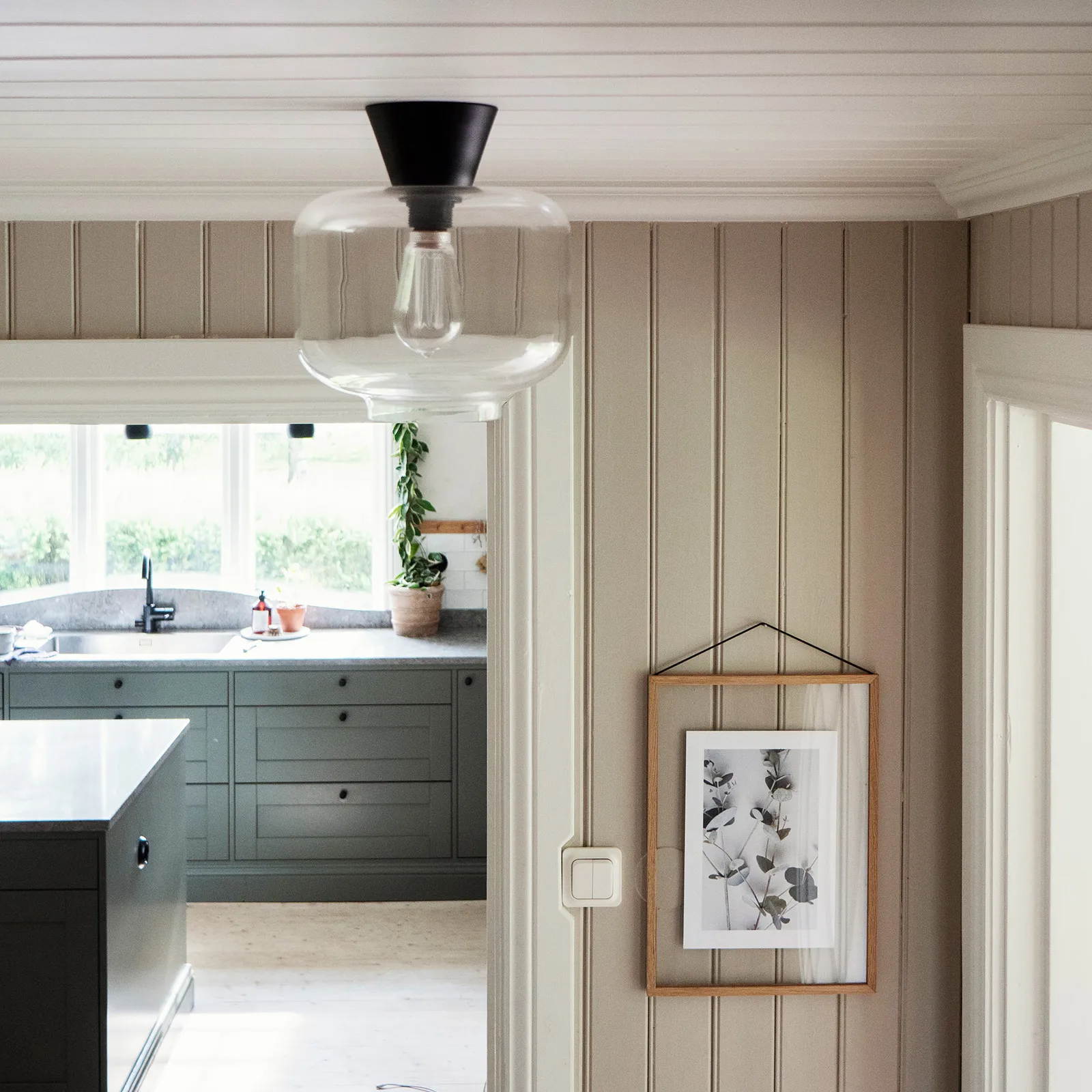 Ritz plafondi, kirkas-musta Globen Lighting