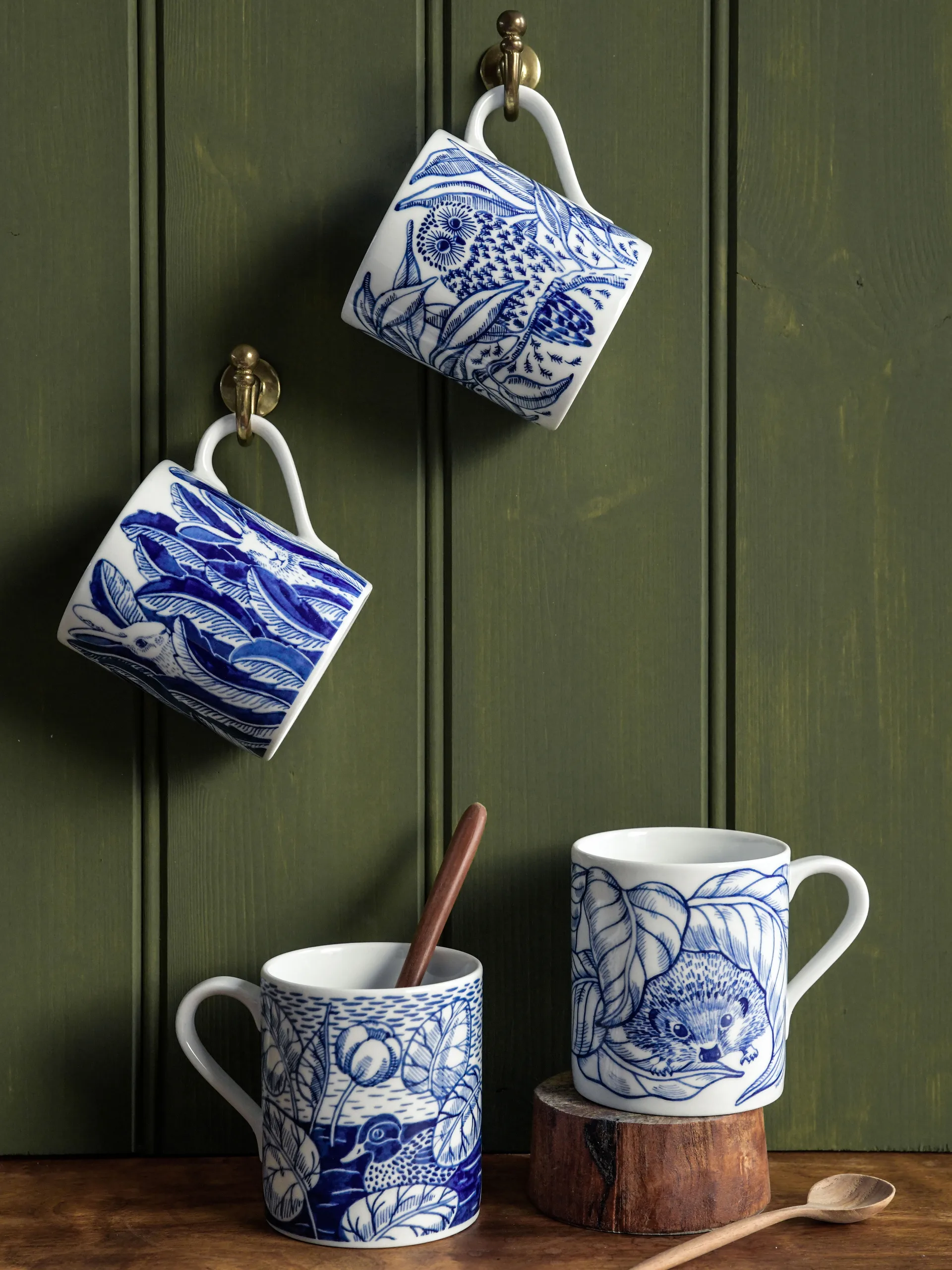 Hares in hiding -muki 35 cl, Sininen Götefors Porslin