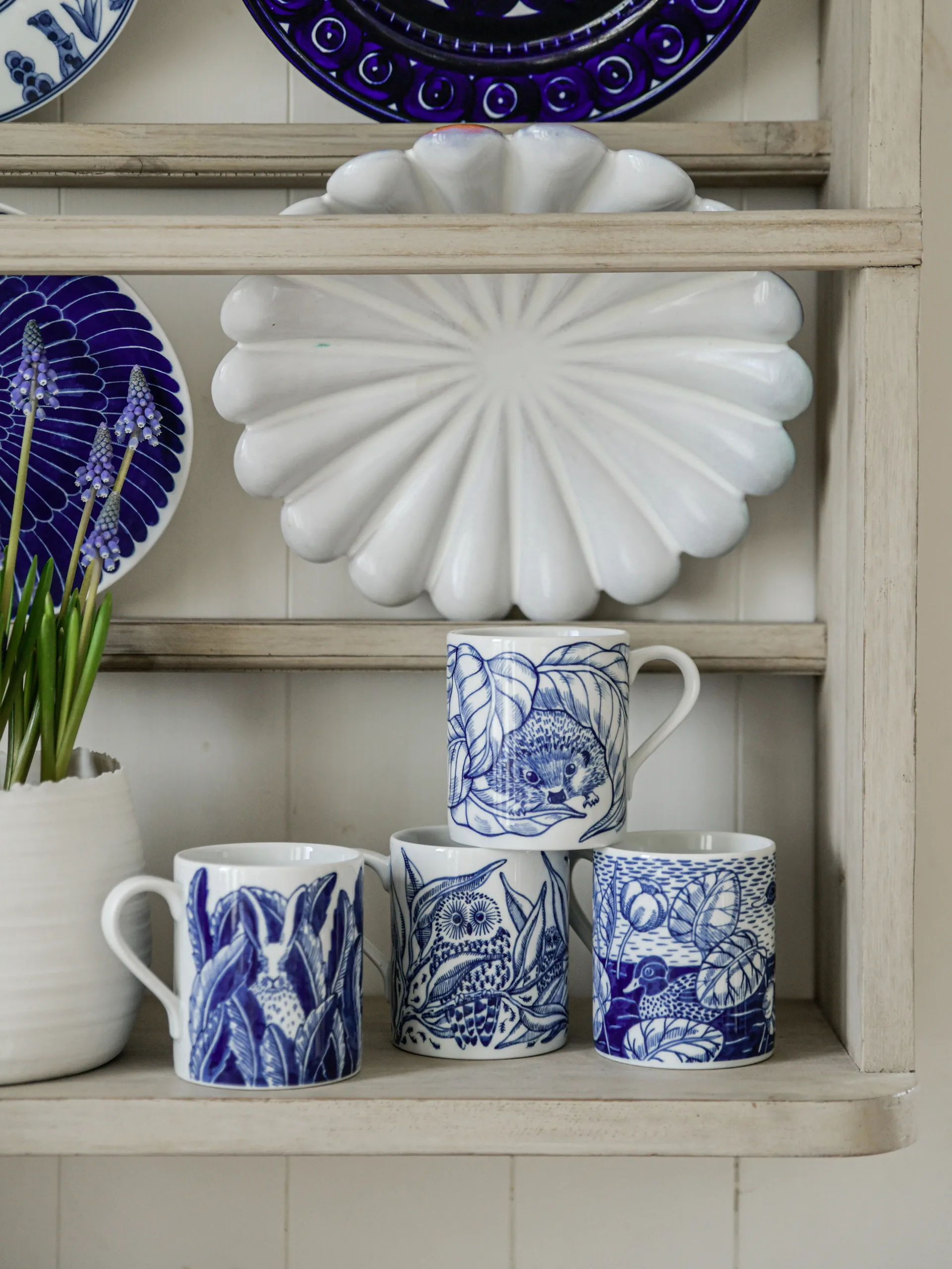 Hares in hiding -muki 35 cl, Sininen Götefors Porslin