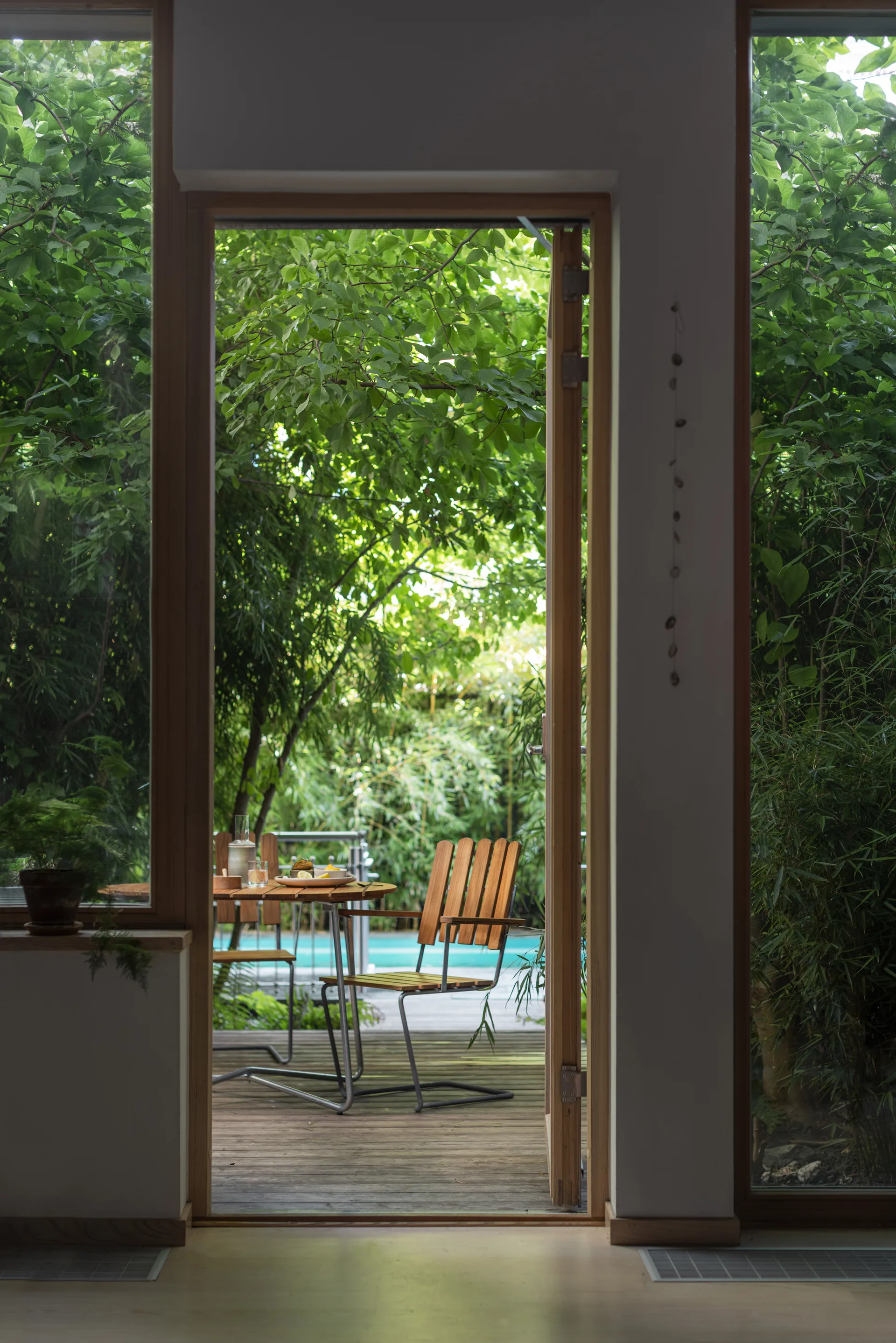 9A ruokapöytä, Tiikki Ø100 cm Grythyttan Stålmöbler