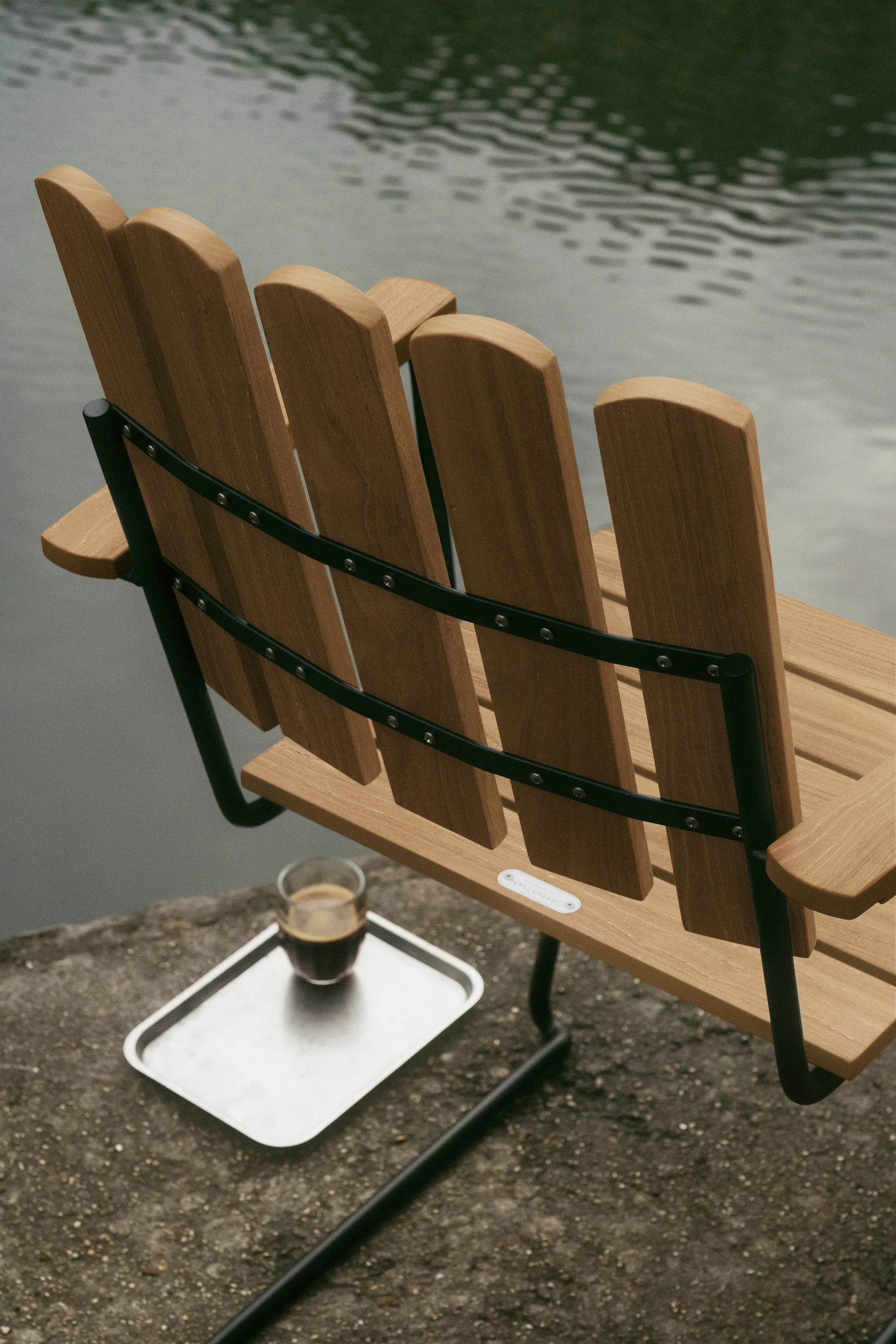 A2 nojatuoli, Käsittelemätön tiikki-musta Grythyttan Stålmöbler