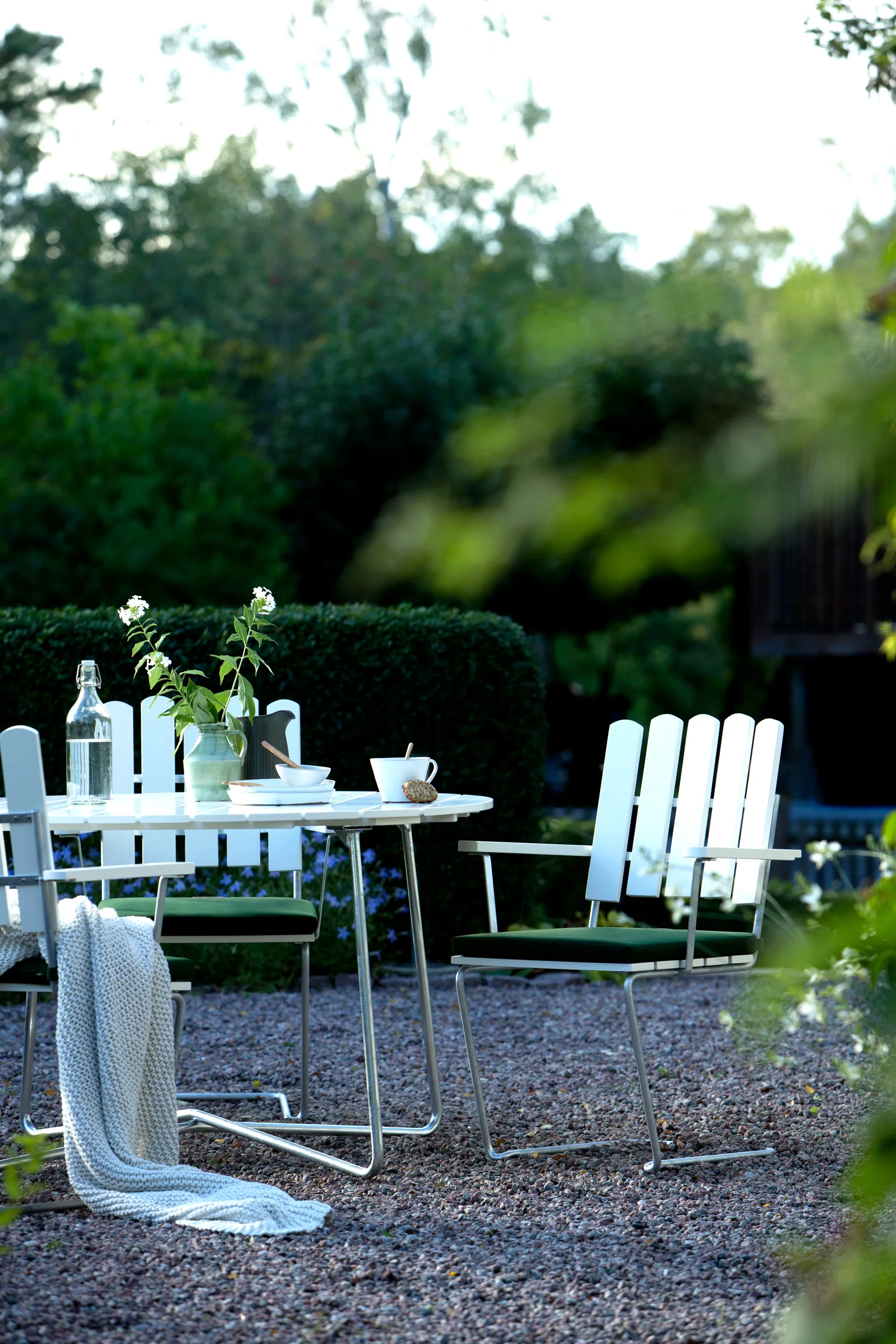 A2 nojatuoli, Valkoinen lakattu tammi-kuumasinkitty Grythyttan Stålmöbler