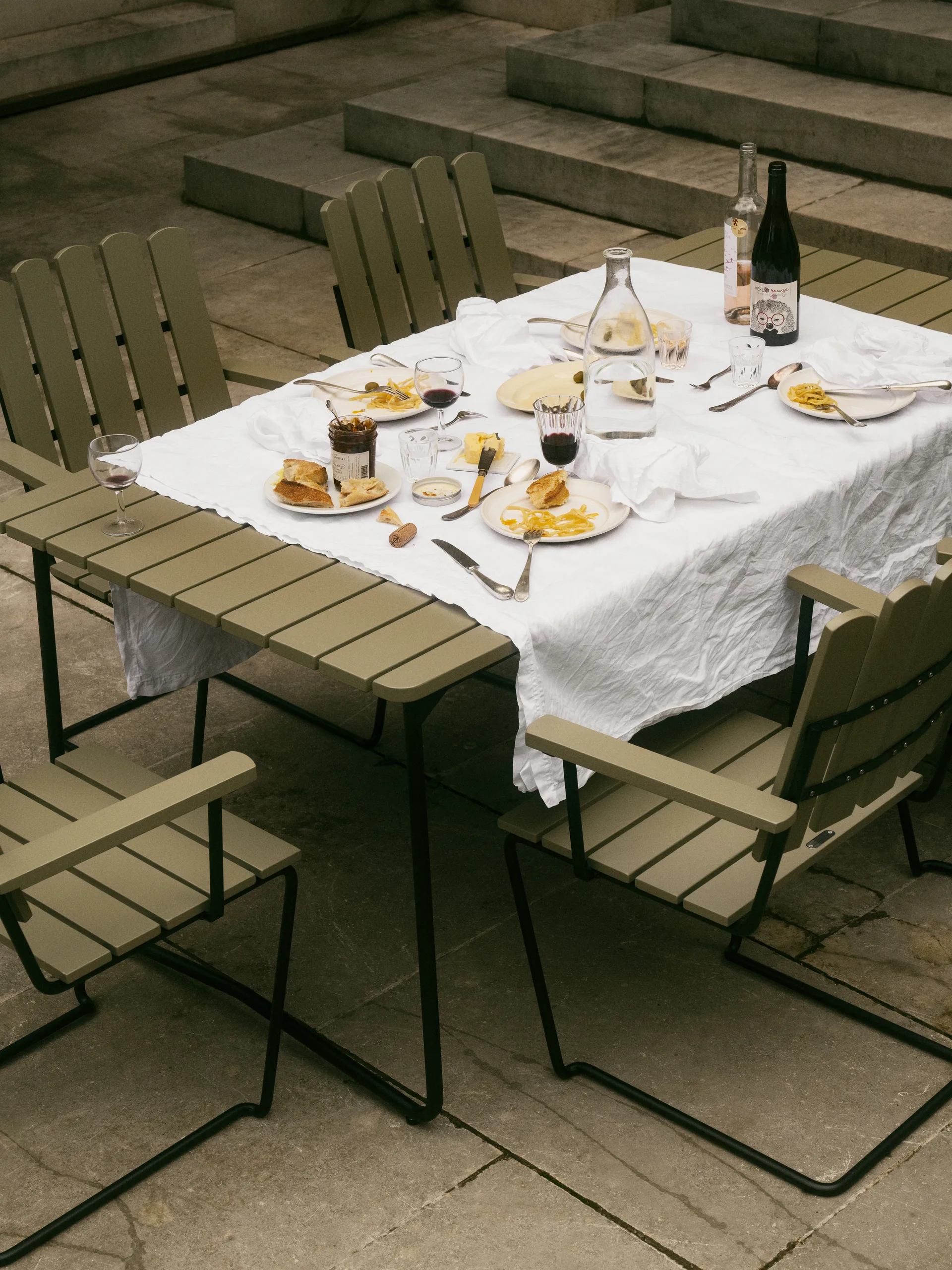 B31 ruokapöytä, Vaaleanvihreä tammi-musta Grythyttan Stålmöbler