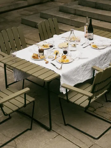 B31 ruokapöytä - Vaaleanvihreä tammi-musta - Grythyttan Stålmöbler