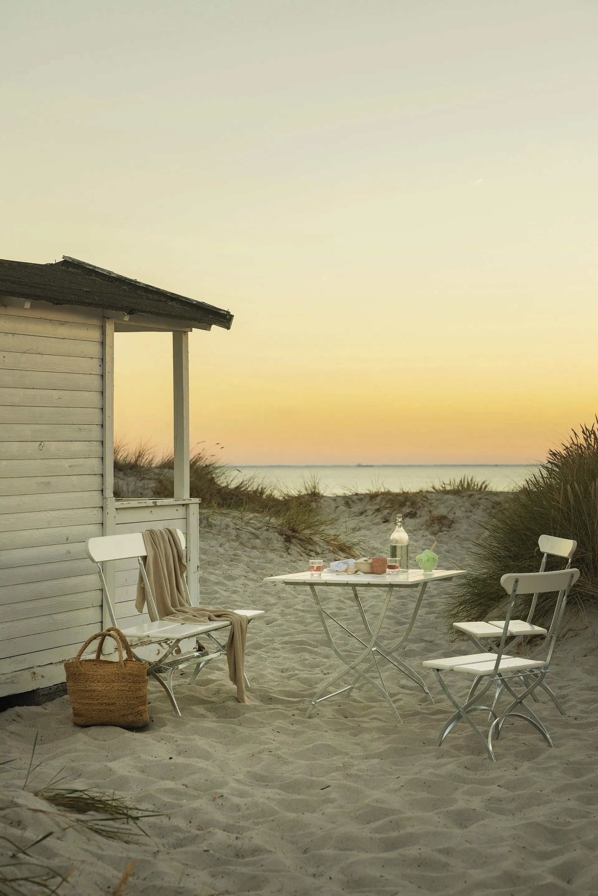 Bryggeripöytä, Valkoinen lakattu tammi-kuumasinkitty Grythyttan Stålmöbler