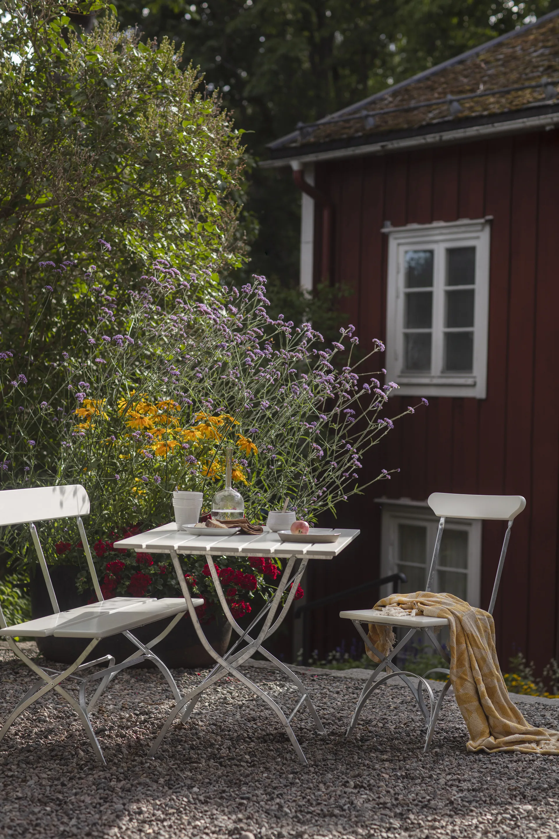 Bryggeripöytä, Valkoinen lakattu tammi-kuumasinkitty Grythyttan Stålmöbler