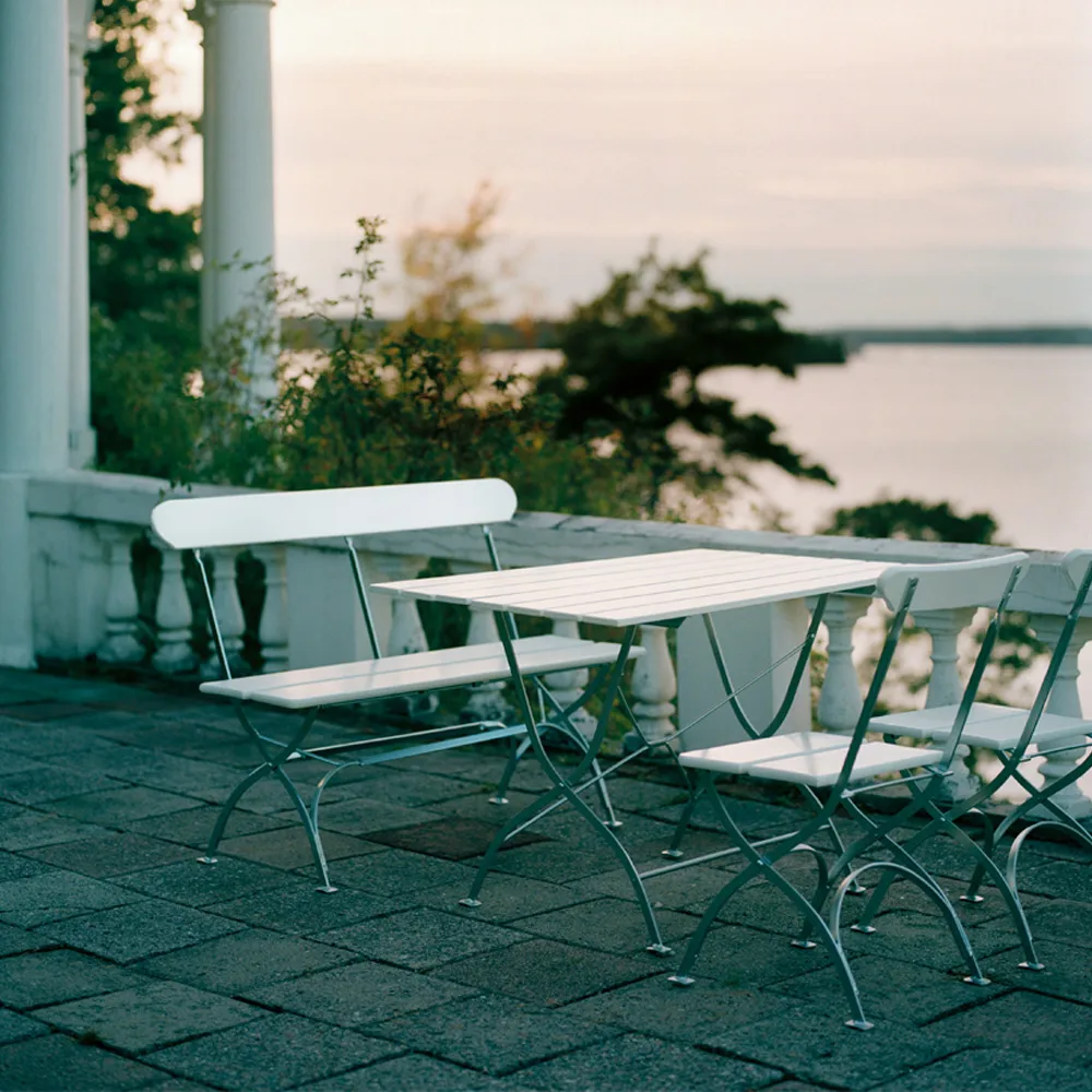 Bryggerisohva, Valkoinen lakattu tammi-kuumasinkitty Grythyttan Stålmöbler