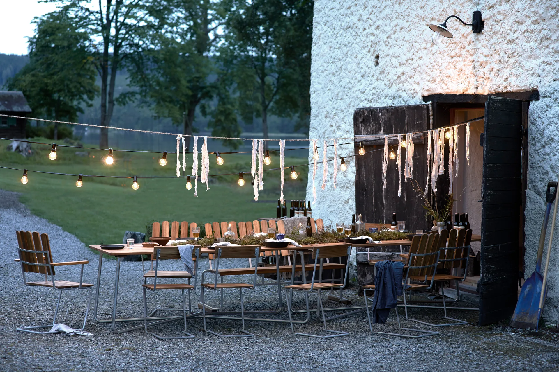 Grythyttan ruokailuryhmä B25A + 2st Tuoli 1 + Penkki 8 tiikki. Grythyttan Stålmöbler