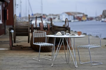 High Tech pöytä ø90 cm - Valkoinen kuumasinkitty teline - Grythyttan Stålmöbler