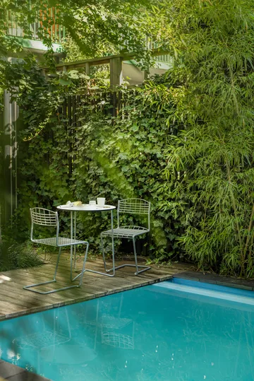 High Tech pöytä - Valkoinen-kuumasinkitty teline, Ø60 cm - Grythyttan Stålmöbler