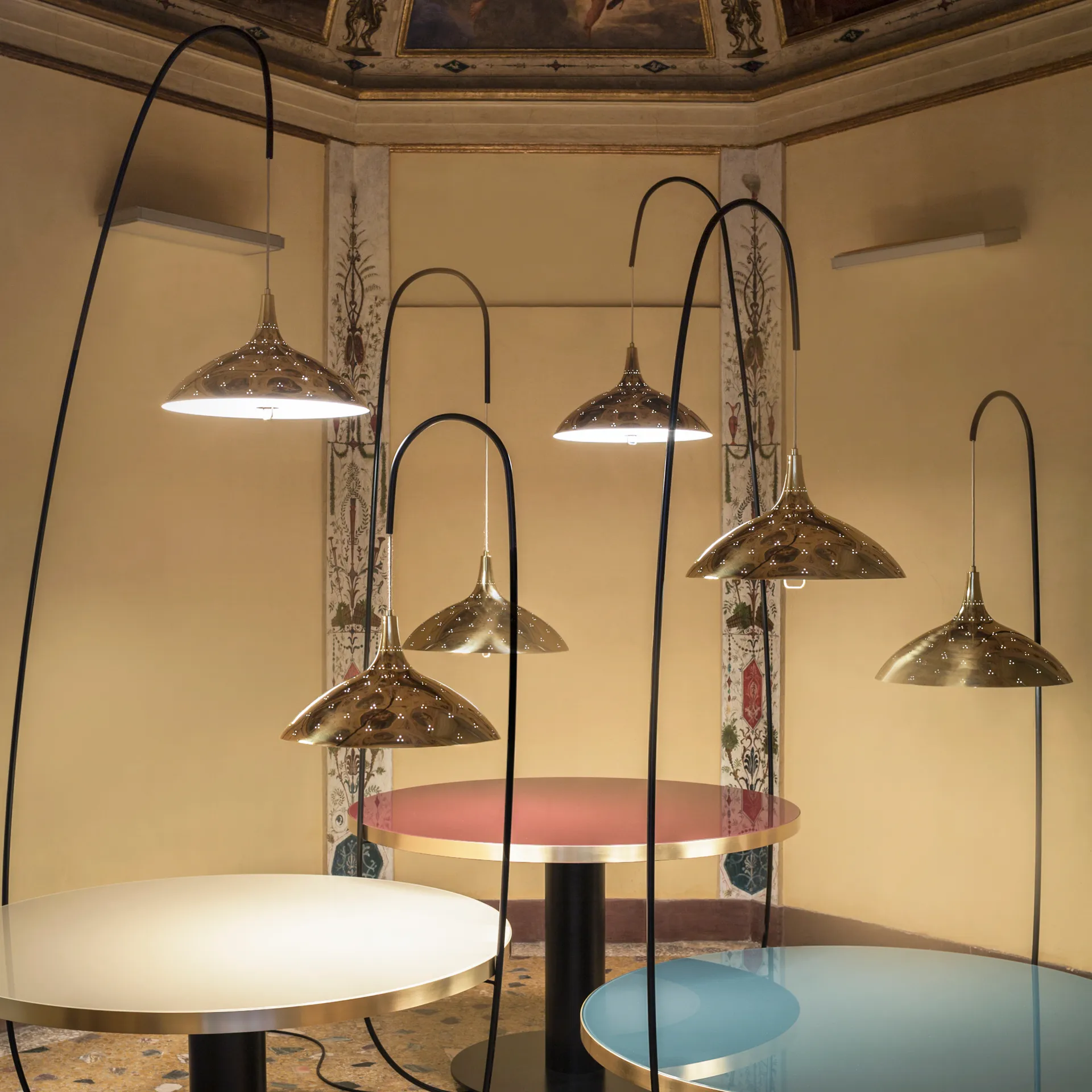 1965 kattovalaisin, Brass GUBI