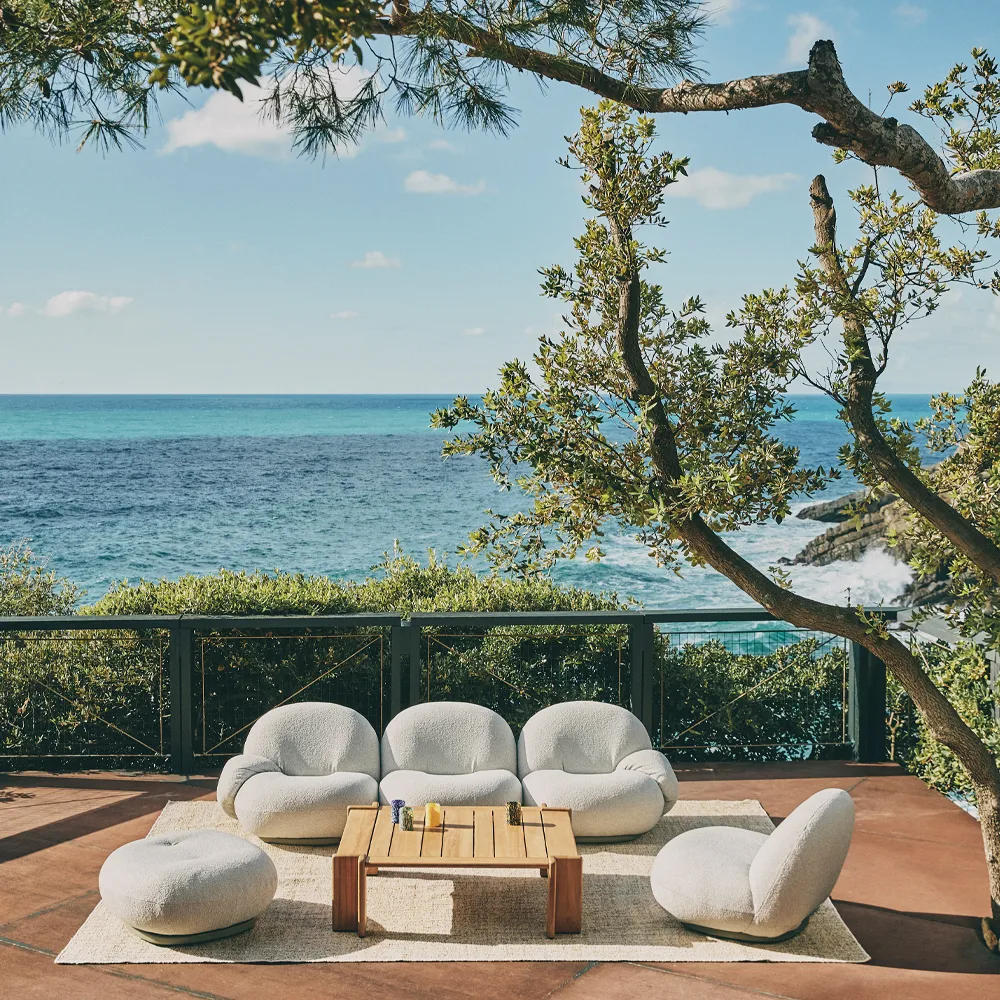 Atmosfera sohvapöytä 113 x 110 cm, Tiikki GUBI