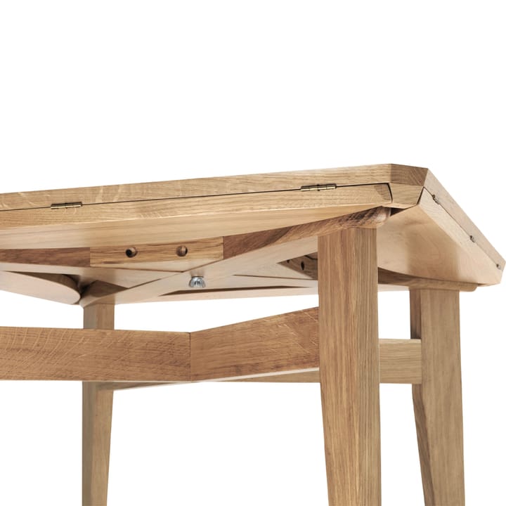 B-Table ruokapöytä, Oak matt lacqured GUBI