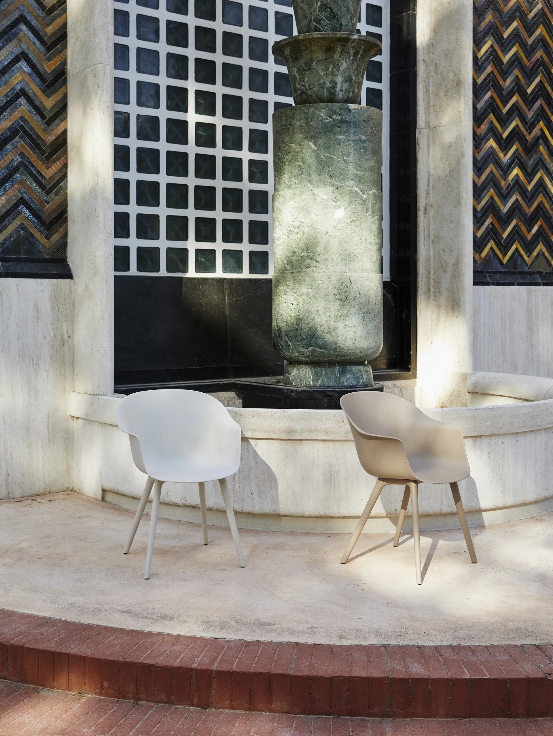 Bat Dining Outdoor -tuoli, New beige GUBI