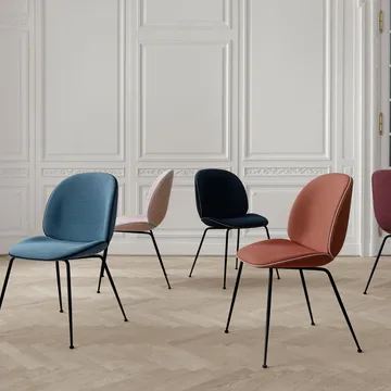 Beetle dining chair fully upholstered conic base - Kangas velluto cotone 970 tummansininen, musta teräsrunko - GUBI