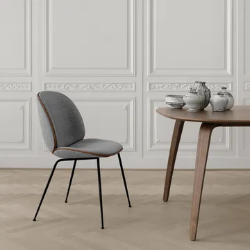 Beetle dining chair fully upholstered conic base - Kangas velluto cotone 970 tummansininen, musta teräsrunko - GUBI