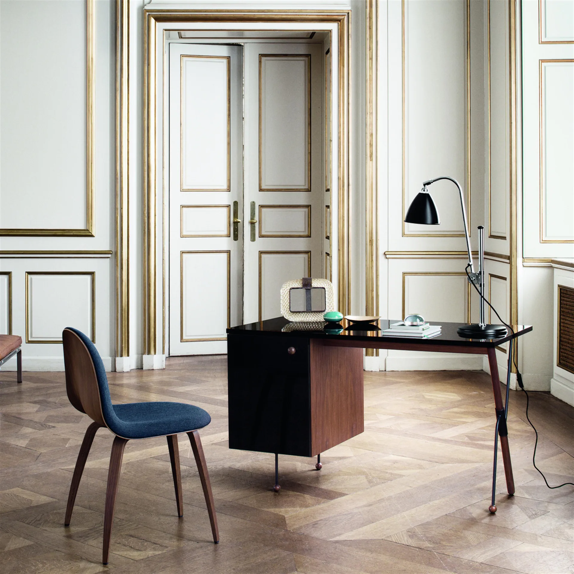 Bestlite BL1 pöytävalaisin, musta-kromi GUBI