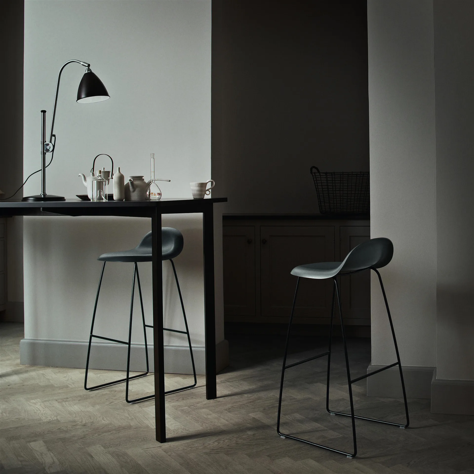 Bestlite BL1 pöytävalaisin, musta-kromi GUBI