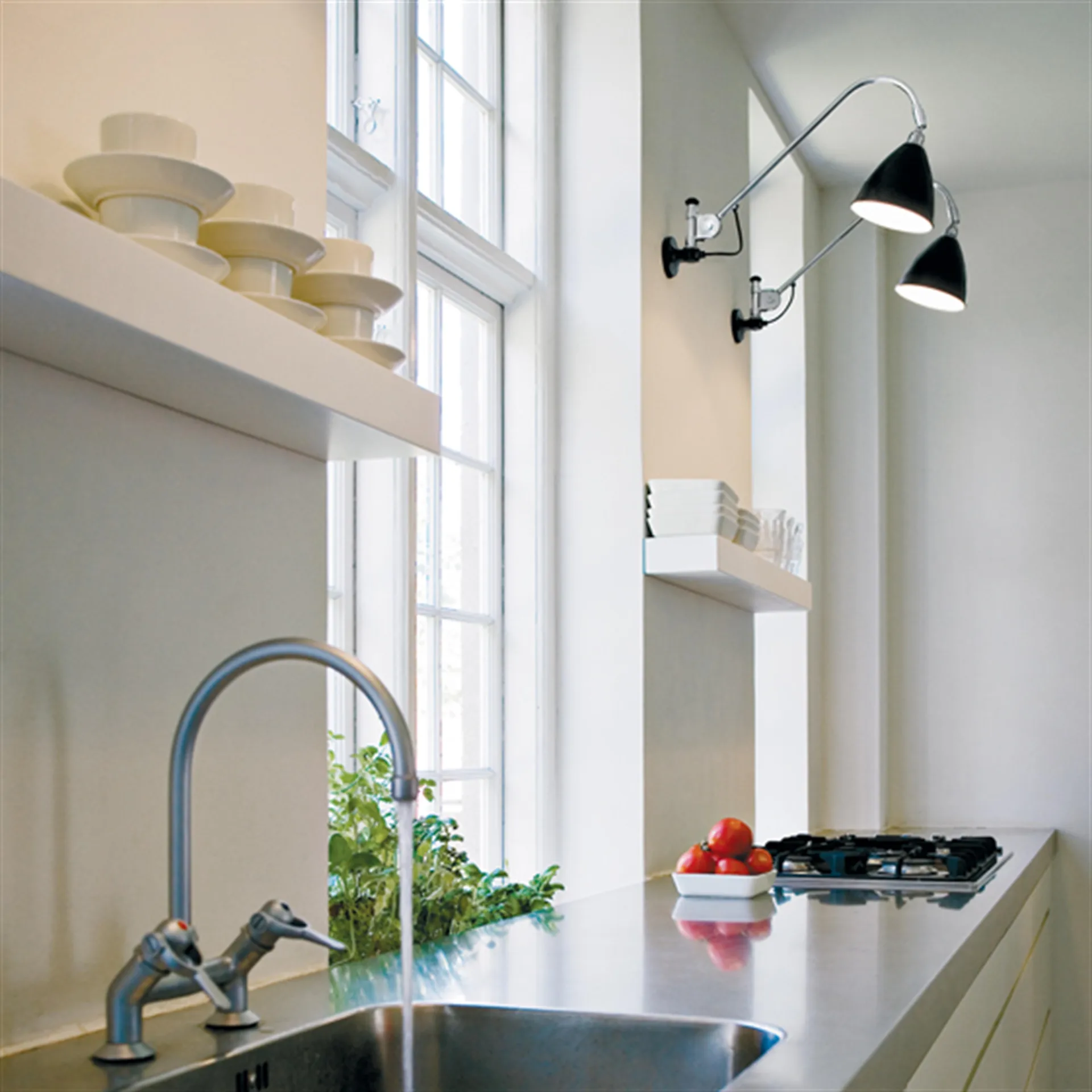 Bestlite BL6 seinävalaisin, musta-kromi GUBI