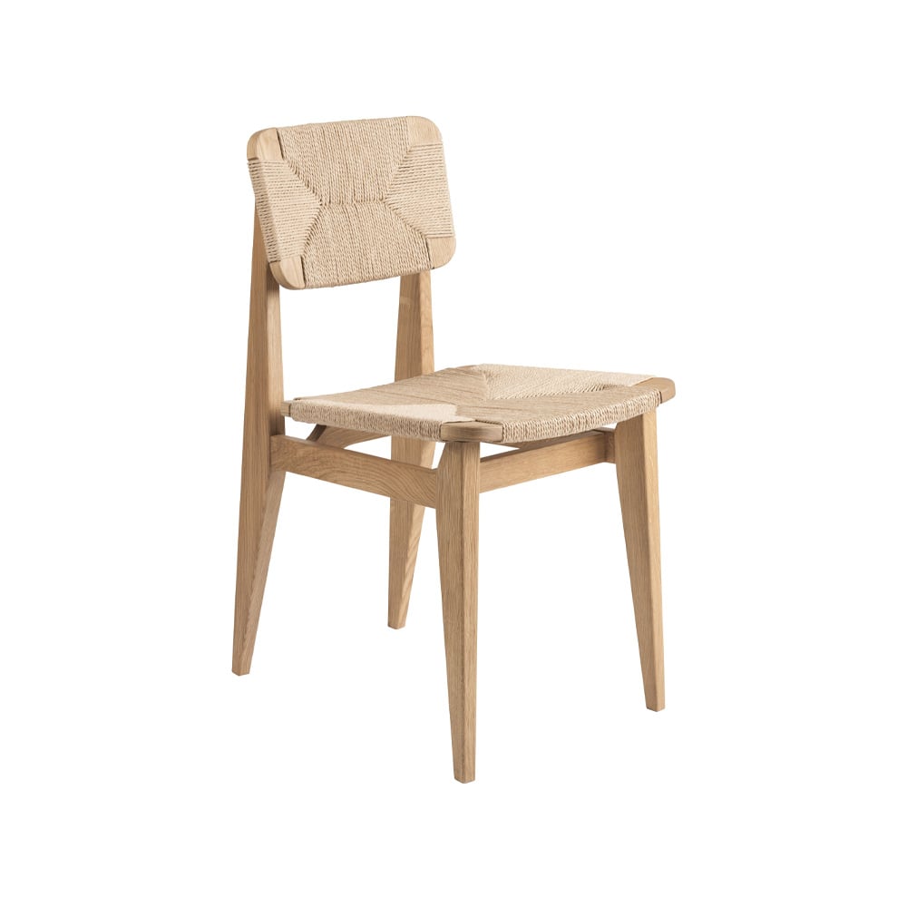 Gubi C-Chair tuoli Oak oiled luonnonpunottu istuinosa ja selkänoja