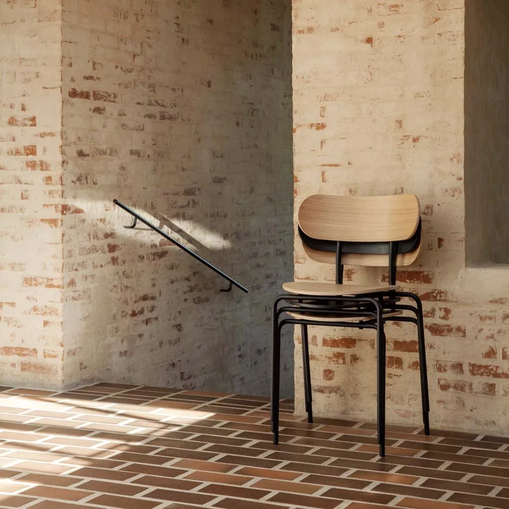 Coco tuoli, Saarni mustaksi petsattu GUBI