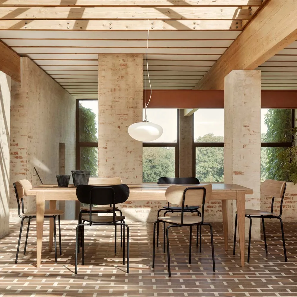 Coco tuoli, Saarni mustaksi petsattu GUBI