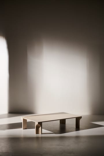 Doric sohvapöytä 80 x 140 cm - Neutral white-travertine - GUBI