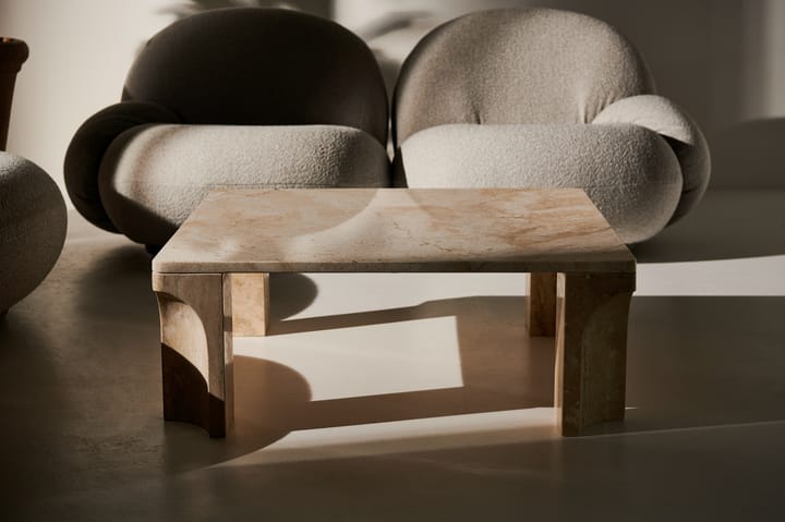 Doric sohvapöytä 80 x 80 cm, Neutral white-travertine GUBI