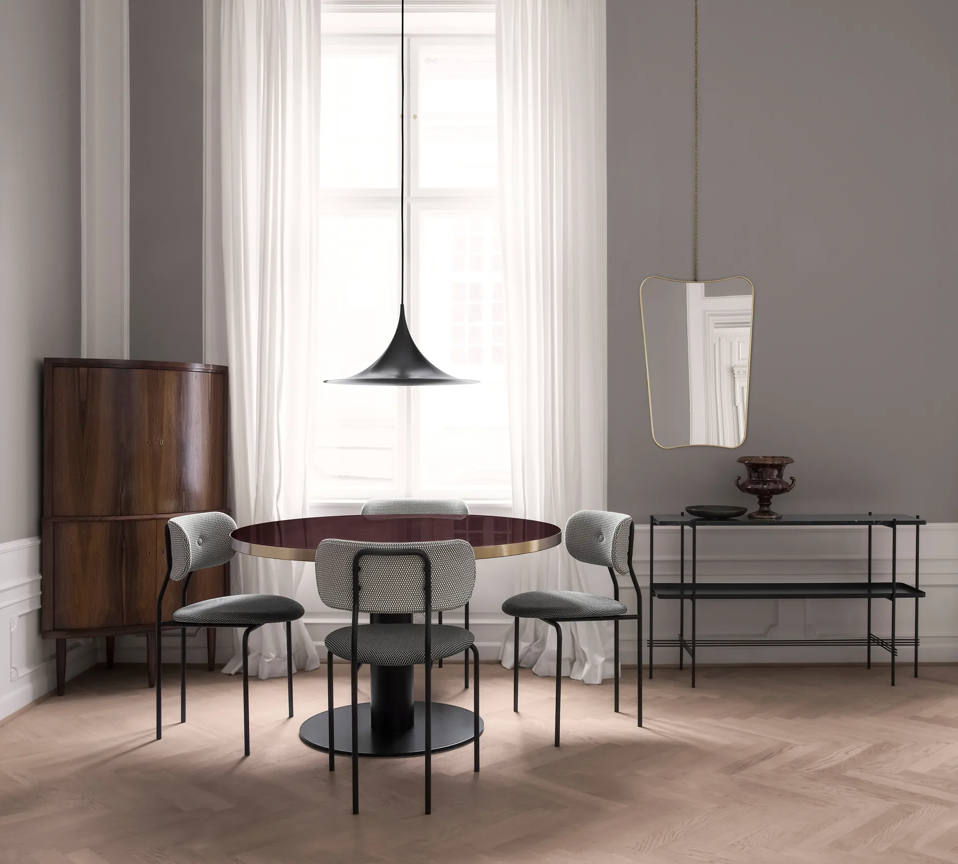 F.A.33 Rectangulaire peili, musta messinki GUBI