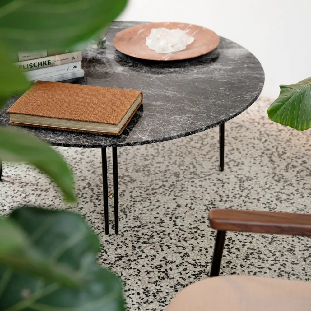 IOI sohvapöytä, Grey emperador marble, ø 70, musta runko GUBI