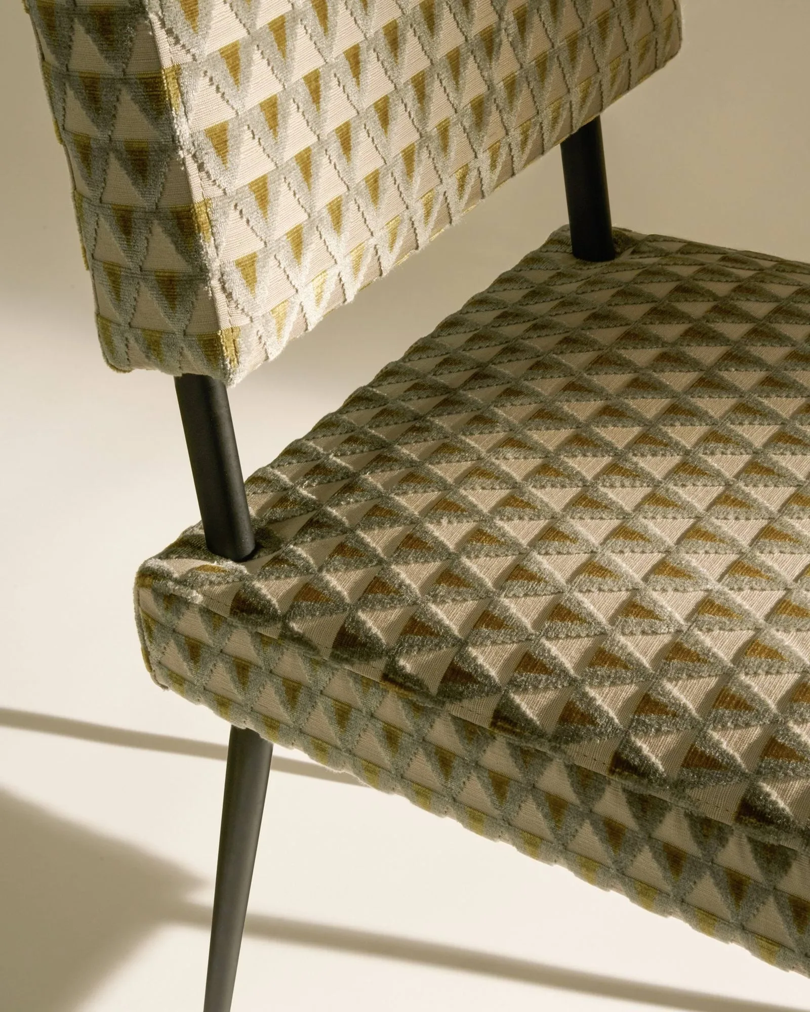 M-Chair tuoli, Amuleto 005-matta musta GUBI