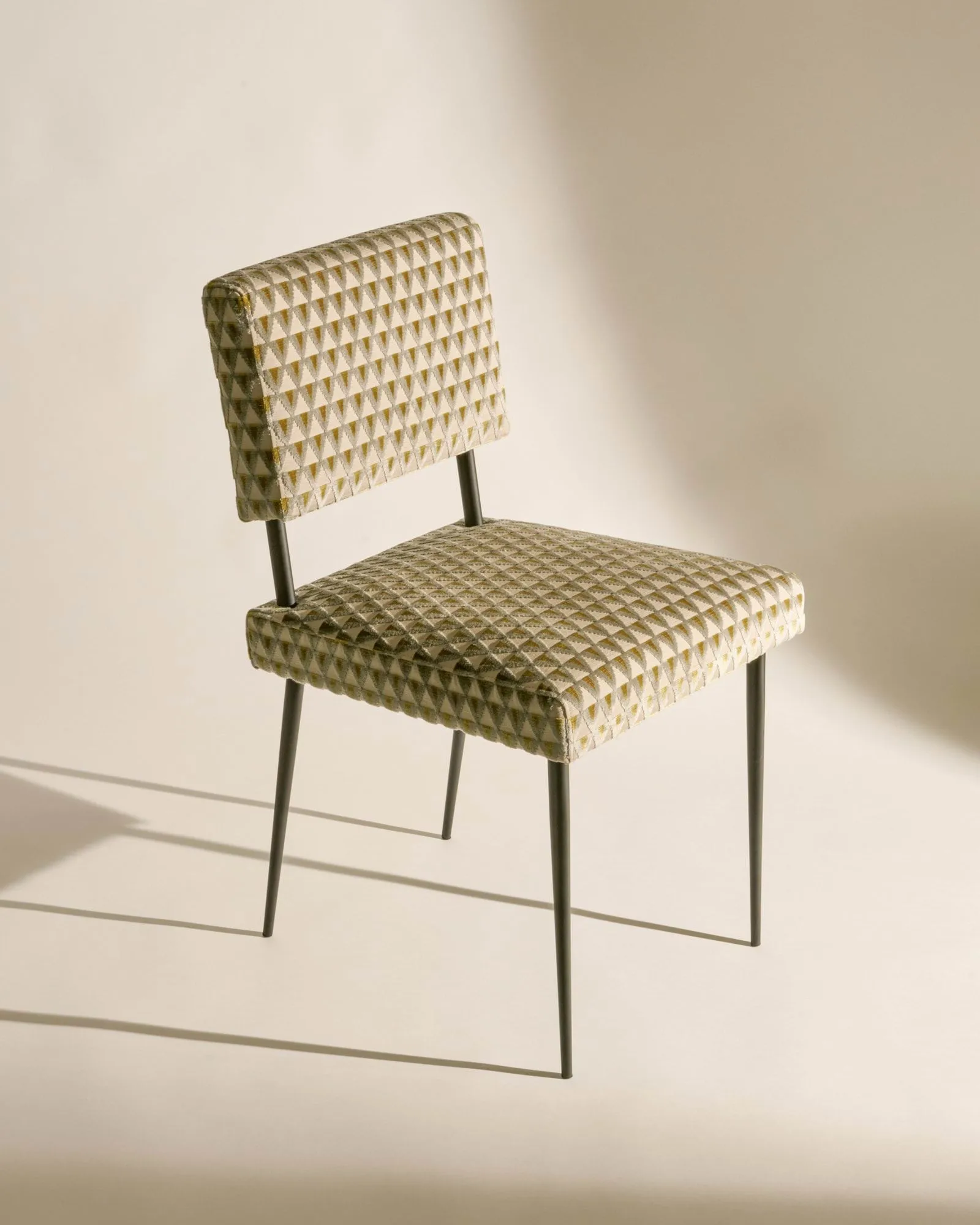 M-Chair tuoli, Amuleto 005-matta musta GUBI