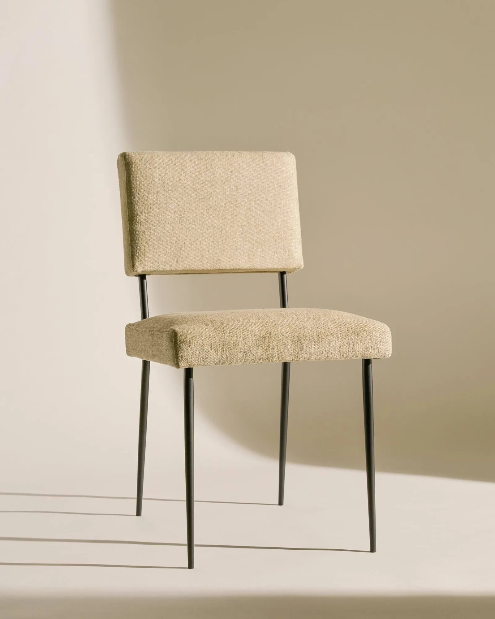 M-Chair tuoli, Bonito 075-matta musta GUBI