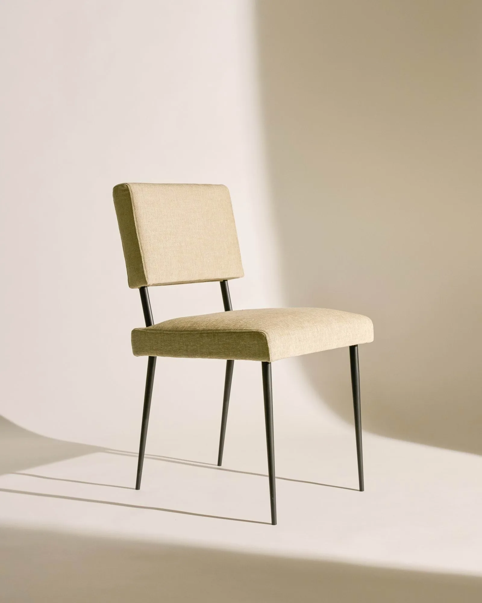 M-Chair tuoli, Bonito 075-matta musta GUBI