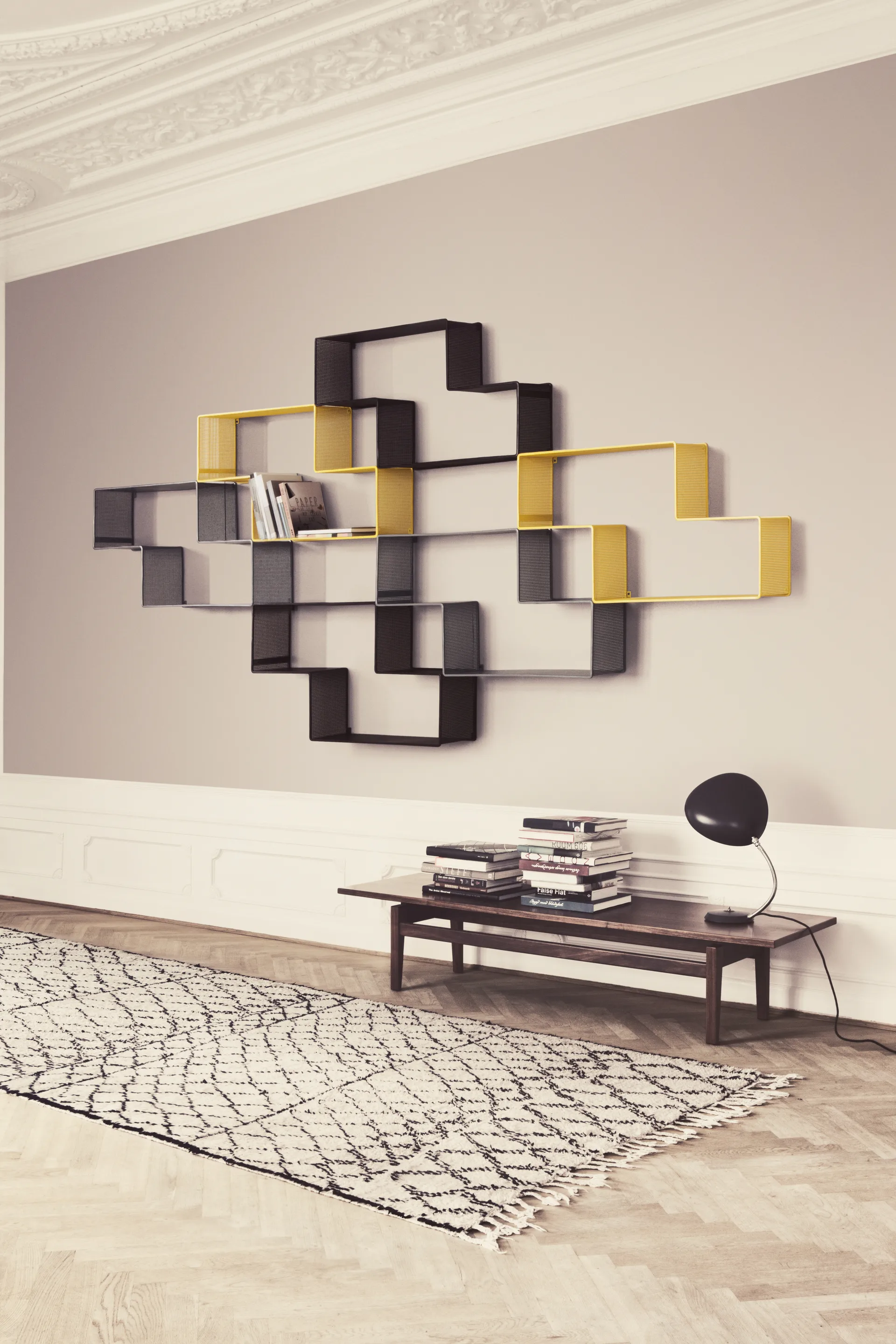 Matégot Dedal kirjahylly, Cream White Semi Matt) GUBI