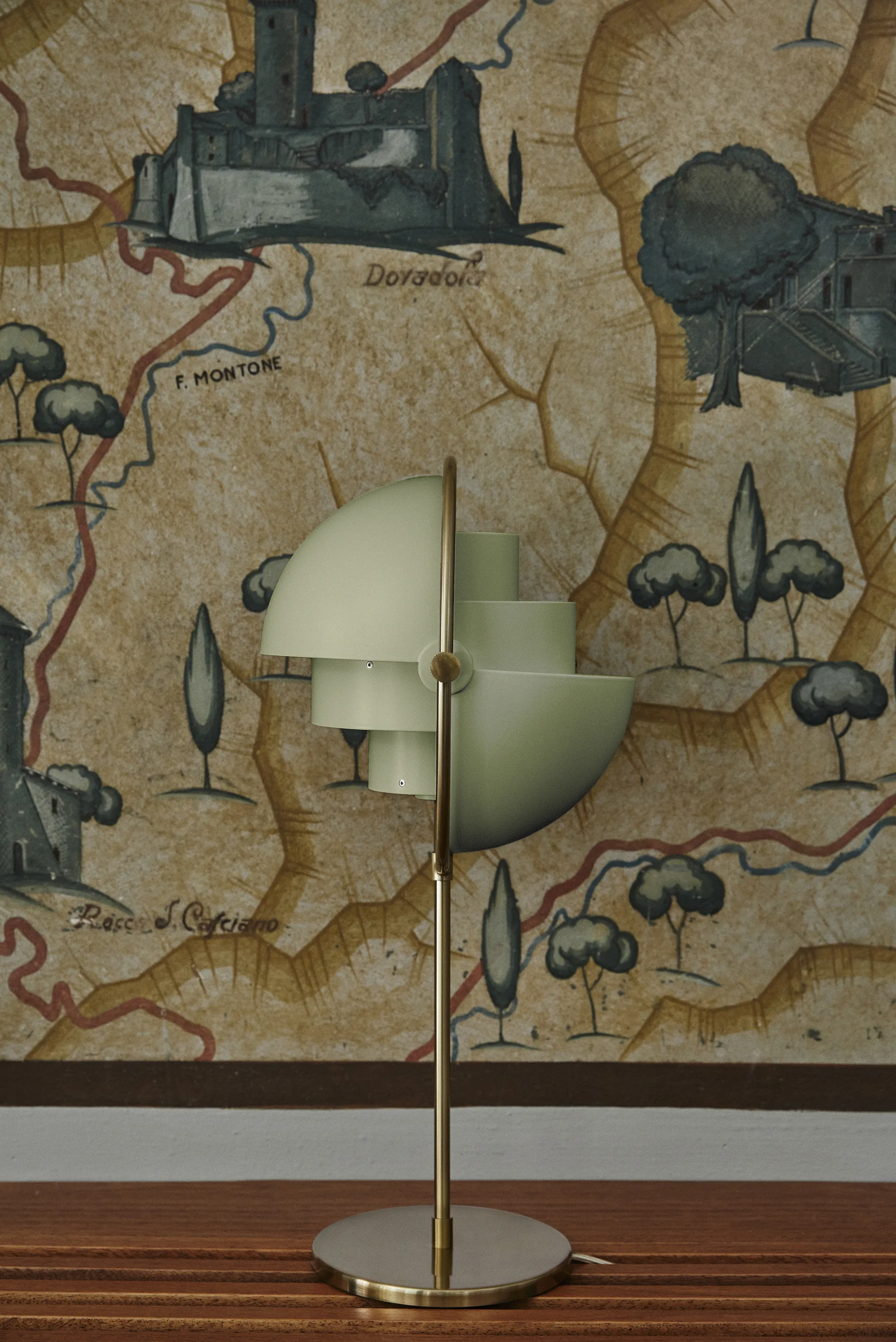 Multi-Lite pöytälamppu, Brass-desert sage GUBI