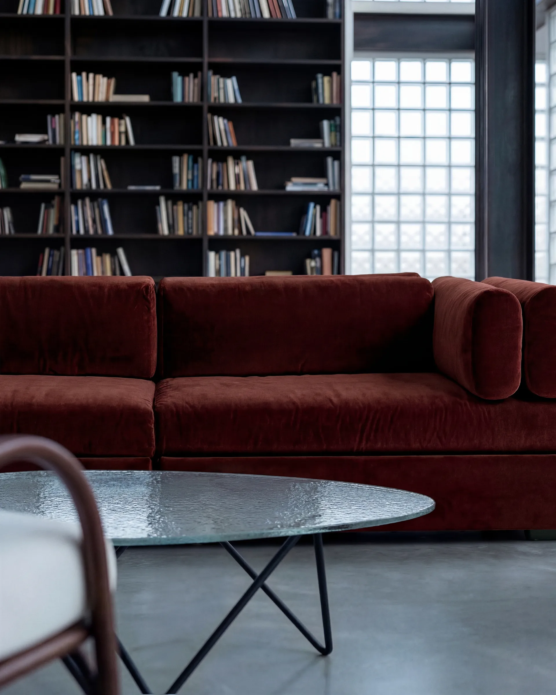 Pedrera sohvapöytä, Musta semimatta‑rakenne lasi kirkas GUBI